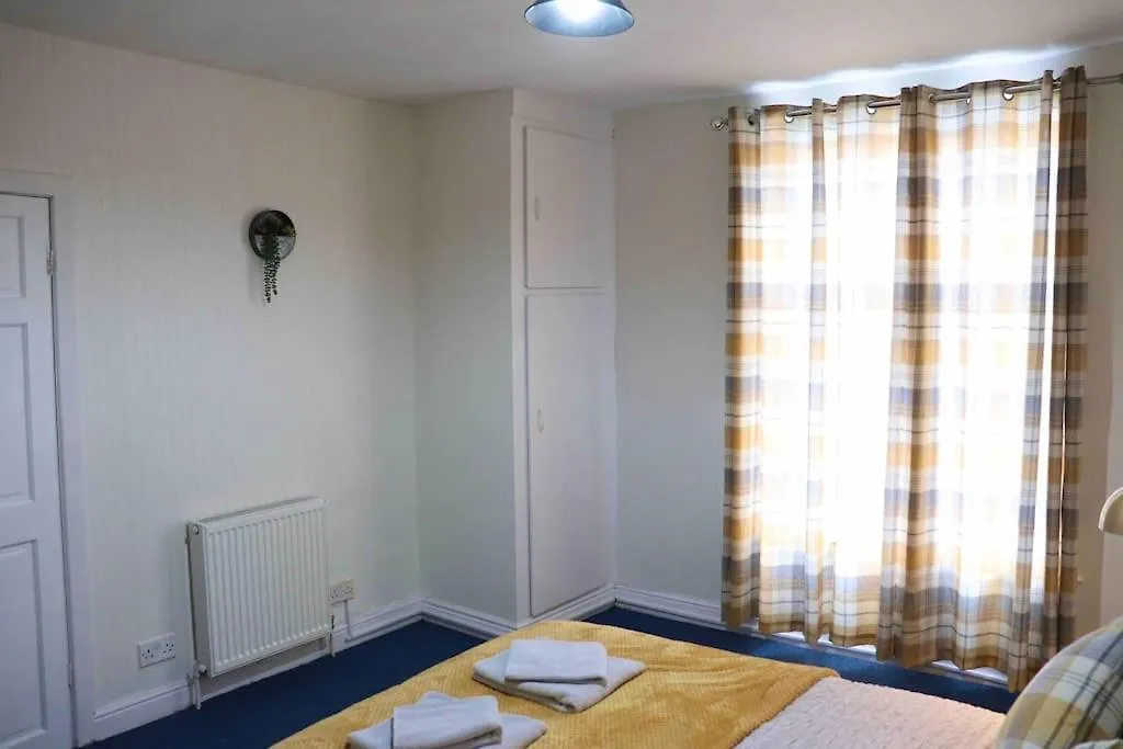 Peaceful 2 Bed House Free Wifi And Parking Lägenhet Leeds